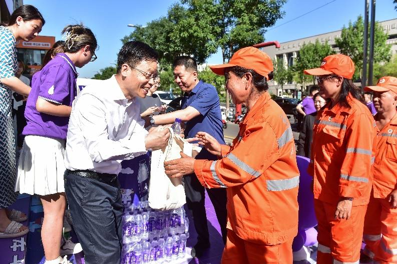 中粮可口可乐山西携手金虎便利夏日送清凉,致敬"城市守护者"_高温