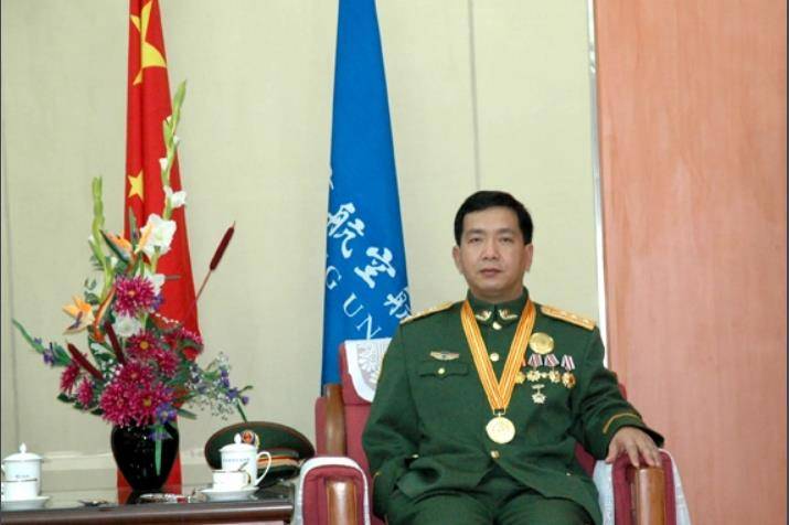 "独臂英雄"丁晓兵:身残志不残,一条臂膀,也能撑起血染的军旗_右臂