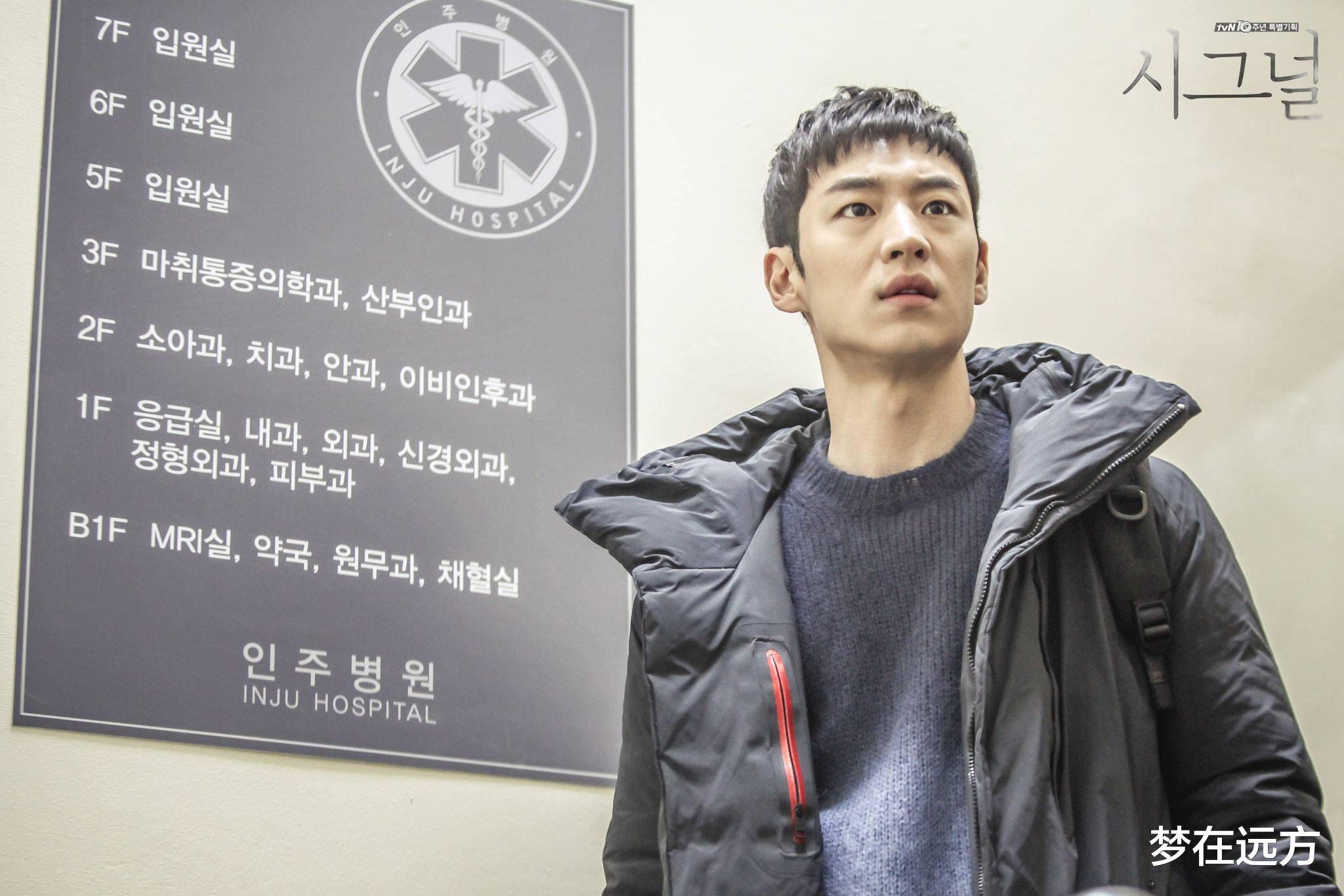 于 2016 年推出的《信号》可说是非常经典的悬疑刑侦剧,李帝勋在剧中