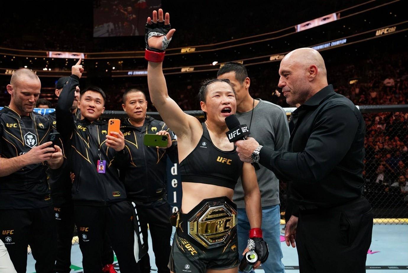 举行的ufc中,tko战胜了世界排名第四位的前世界冠军杰西卡·安德拉德