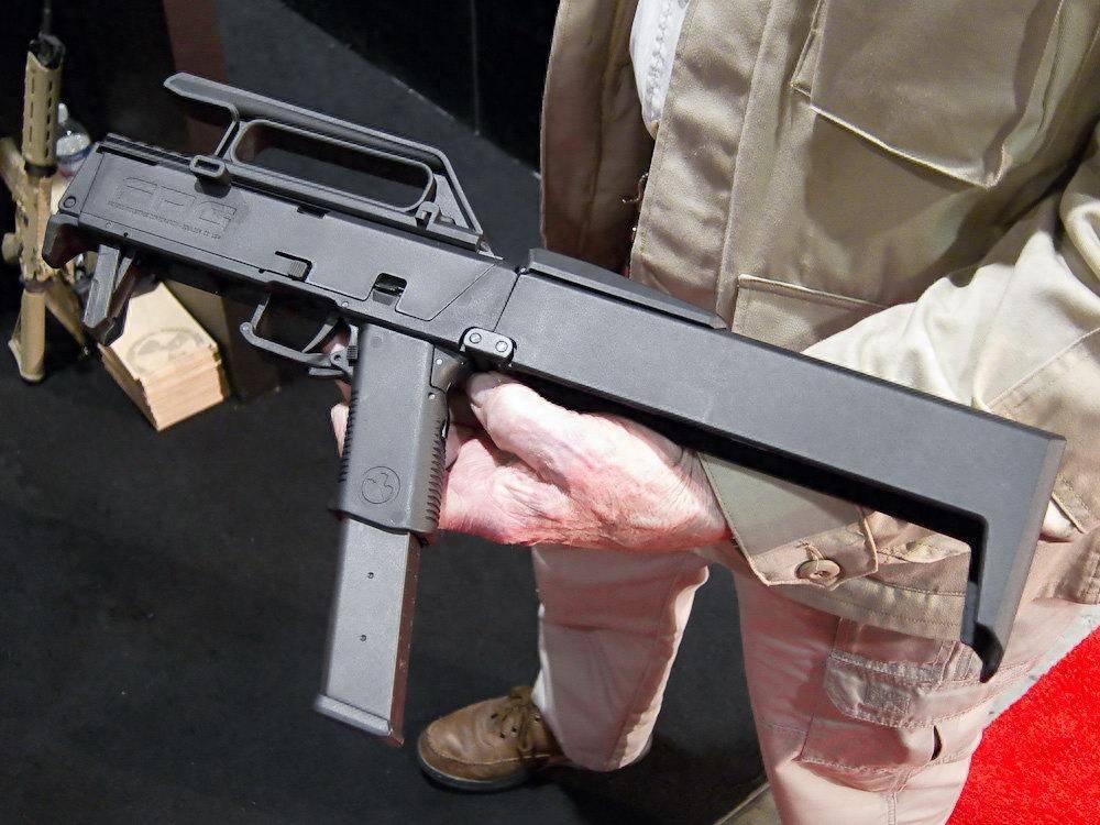 折叠式冲锋枪fmg9_洛克_武器_展开