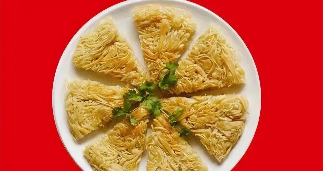 煎油面口感松脆,咸香适口,简单的选材,简单的做法,一如平凡而不平庸的