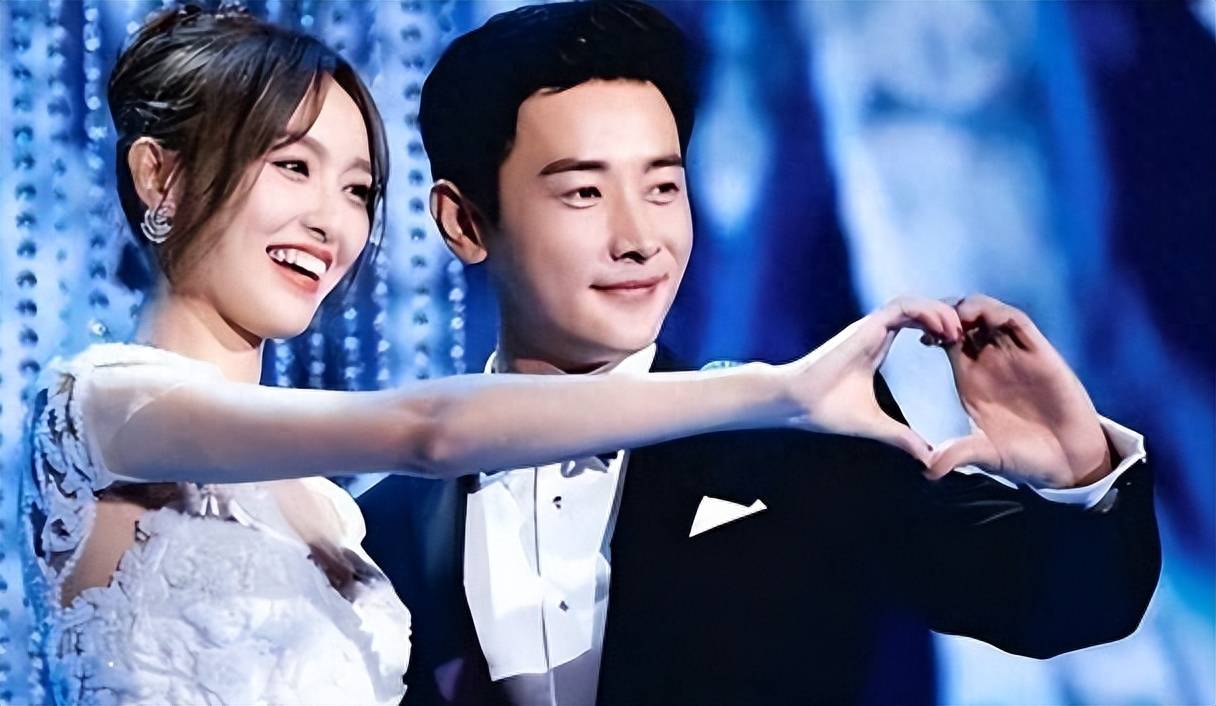 罗晋探班唐嫣,请剧组人员喝奶茶,拍戏间隙不忘与妻女视频好幸福_工作