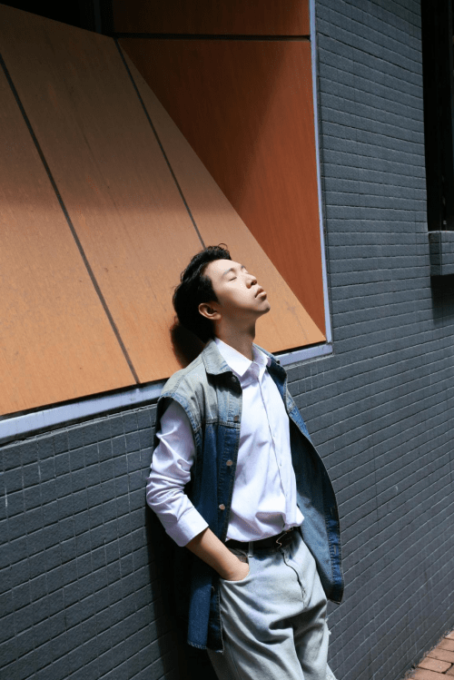 据倪子健回忆自己刚刚入广告模特行业的时候,开始拍摄