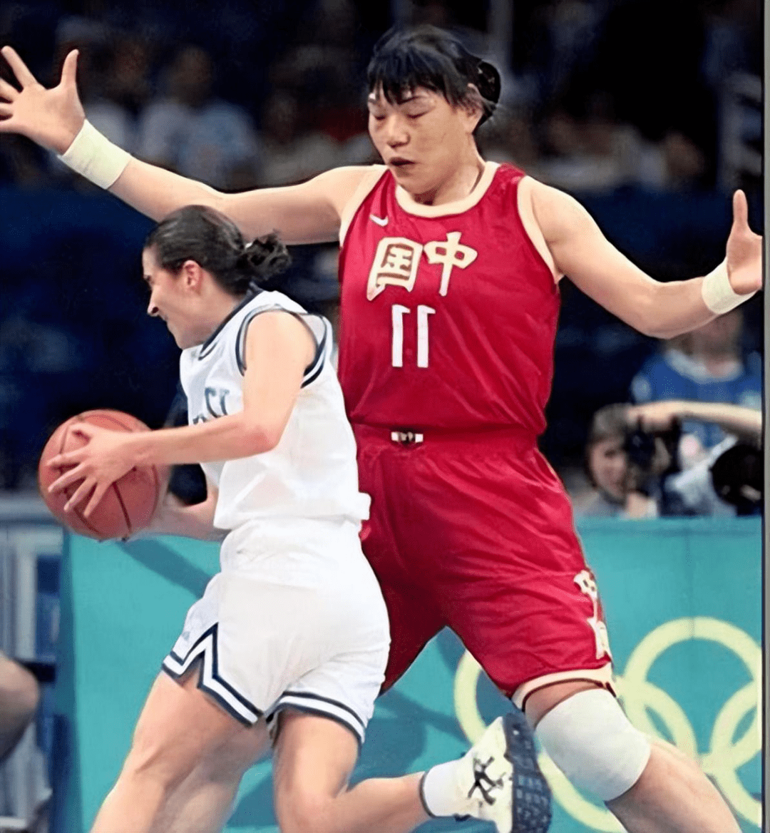 篮球传奇球星郑海霞走进濮阳职业技术学院附中_中国女篮_发展中心