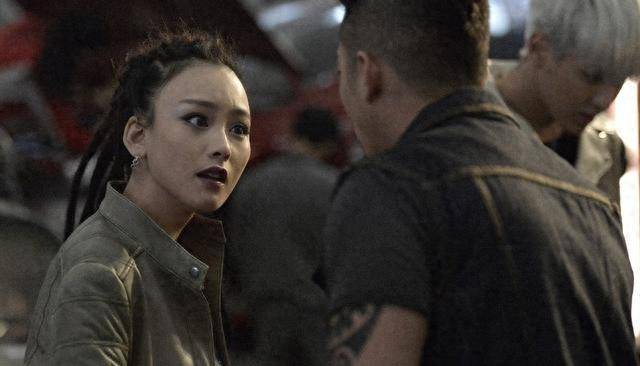 尚语贤出生于1994年,据说他的家庭非常好.他的出道作品是《老炮儿》.