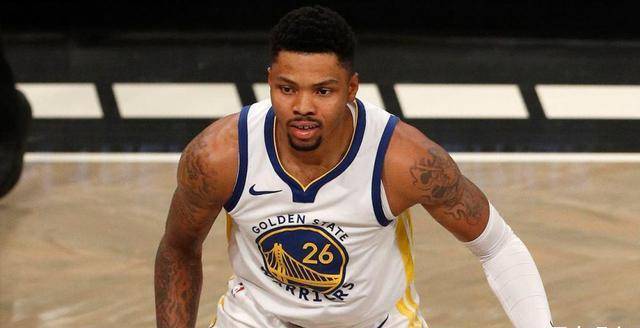 勇士260万底薪签贝兹莫尔,球迷群嘲:等你走了再夺冠!_库里_赛季_个人