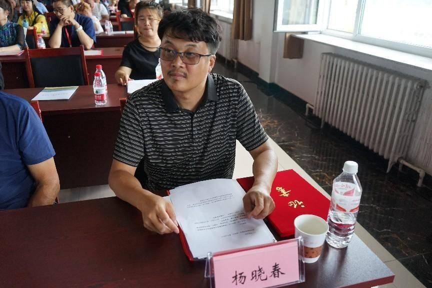 翁牛特旗农牧局局长兰晓东图/翁牛特旗副旗长查干巴特尔大会由