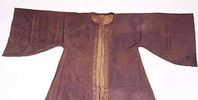 上为袄下为裙,外面套马甲,晚明女子服饰为何有这样的变化?