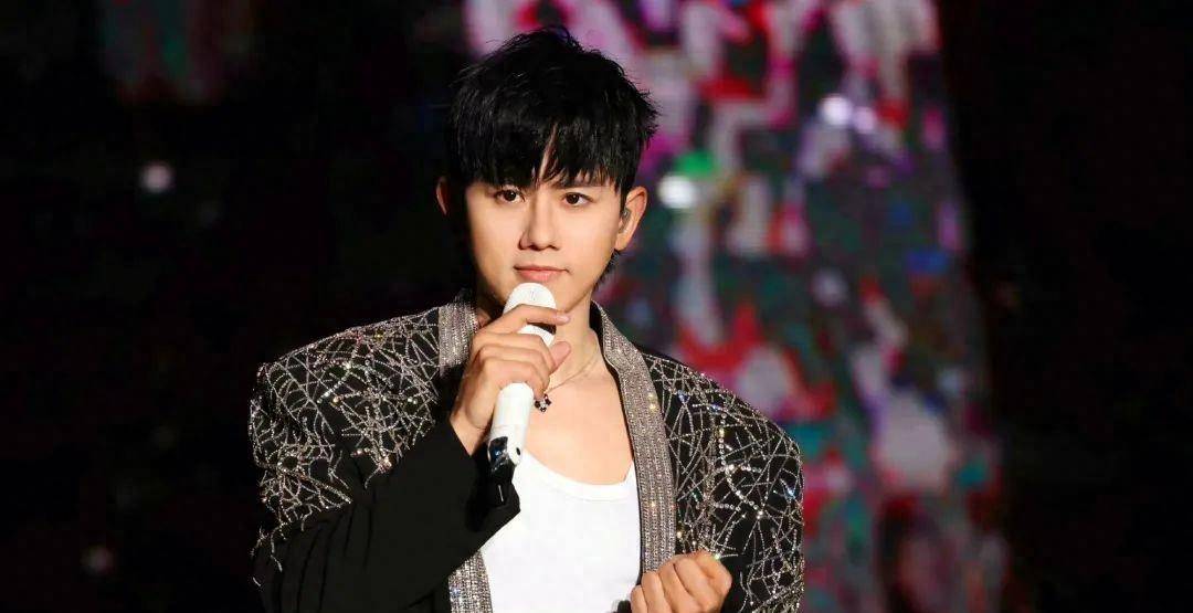 张杰在鸟巢开的演唱会,除了赵丽颖,还有谢娜,杨天真,陆虎等人_何炅