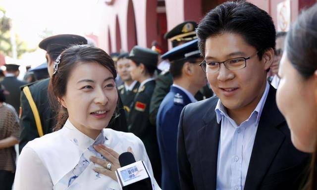 霍启刚八年追妻路,终于在32岁如愿以偿,婚后两人十分恩爱_郭晶晶_爱情