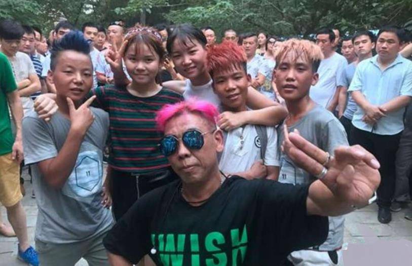四大网红,有的在出镜中死去,有的成为洗脚妹,最惨的是他_陈山_美女
