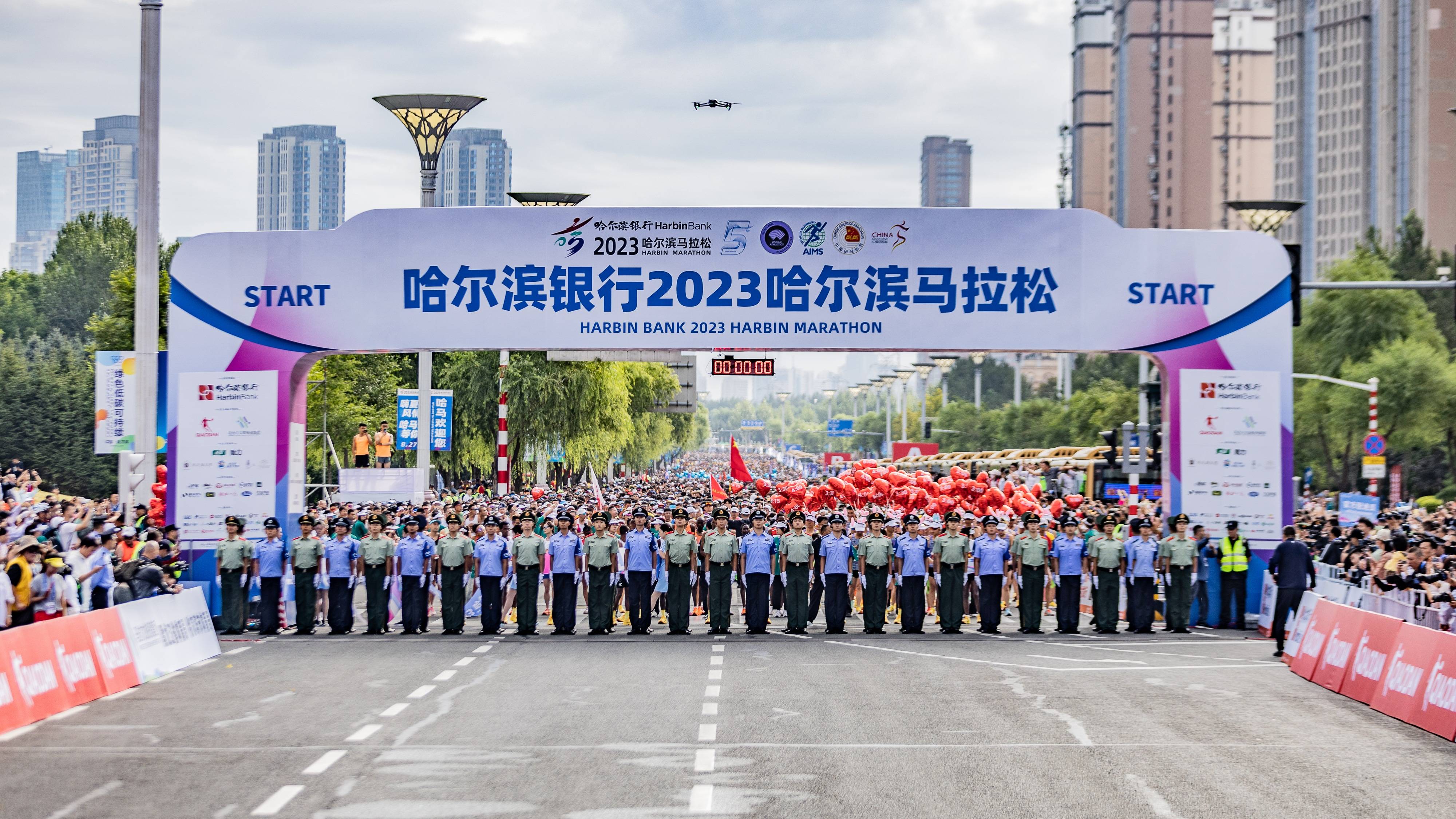 赏着美景,品着美食 2023"哈马",3万跑友快乐奔跑_哈尔滨_马拉松_音乐