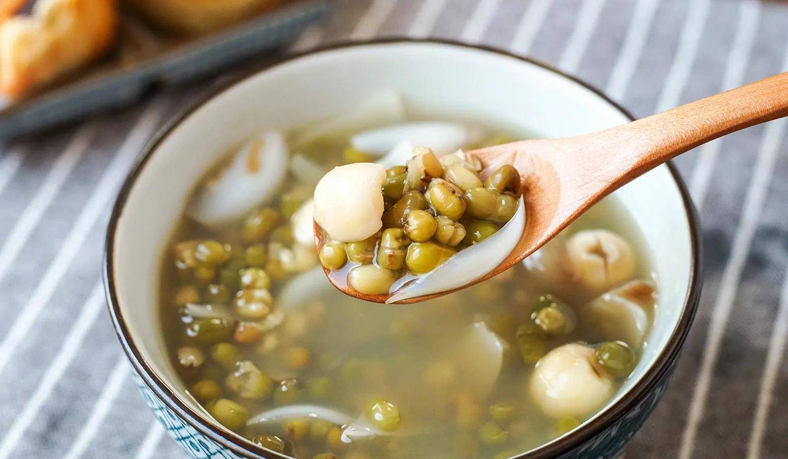 必备解暑汤|天热多喝这碗汤,清热又润燥_百合_绿豆_清水