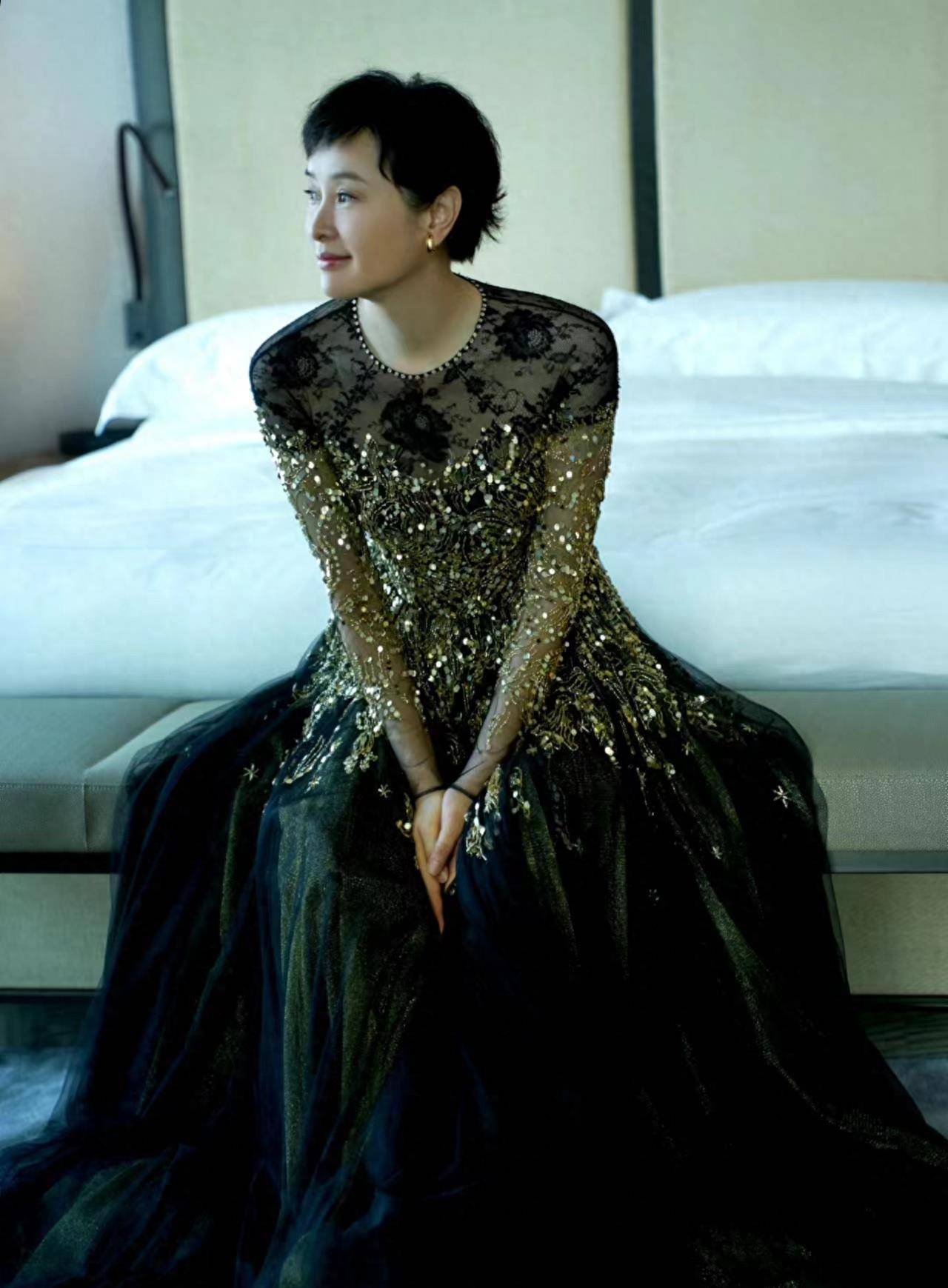 没想到吴越穿得很好.出席活动的礼服端庄优雅.你知道你喜欢它吗?