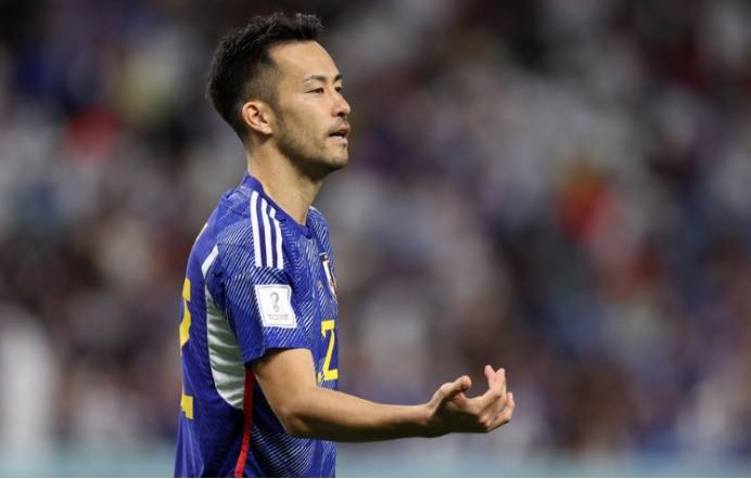 吉田麻也获得美国职业足球大联盟首秀首助攻!在定位球比赛中进球_银河