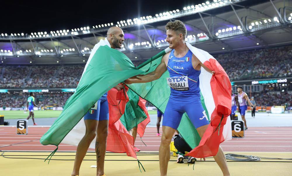 (田径世锦赛)美国队夺得男子4x100米接力冠军