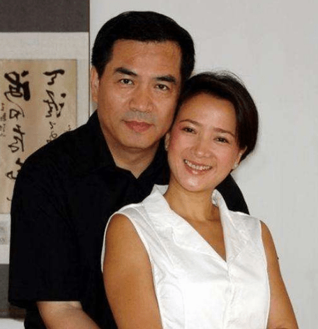 许亚军:移情别恋气病女子,三段婚姻,最后娶小12岁娇妻