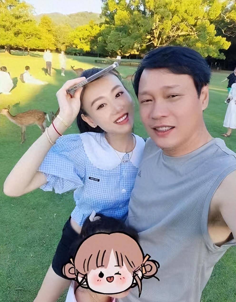 范志毅晒全家福!小17岁娇妻穿露脐装似少女,与6岁女儿被错认爷孙_妻子