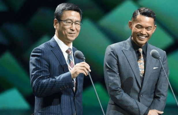 52岁电视名嘴白岩松,娶天仙才女恩爱23年,22岁儿子帅气_主理_本人_时