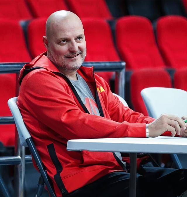 中国男篮关键战,曾令旭提出独到建议,乔帅组建五大阵容,李凯尔负责