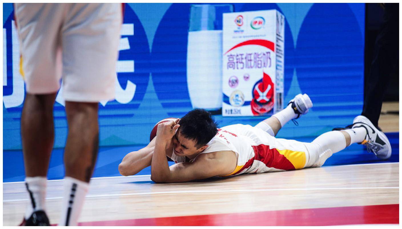 杨鸣,包括赵继伟在辽篮的教练,在谈到赵继伟时也表示,他还没有到这样