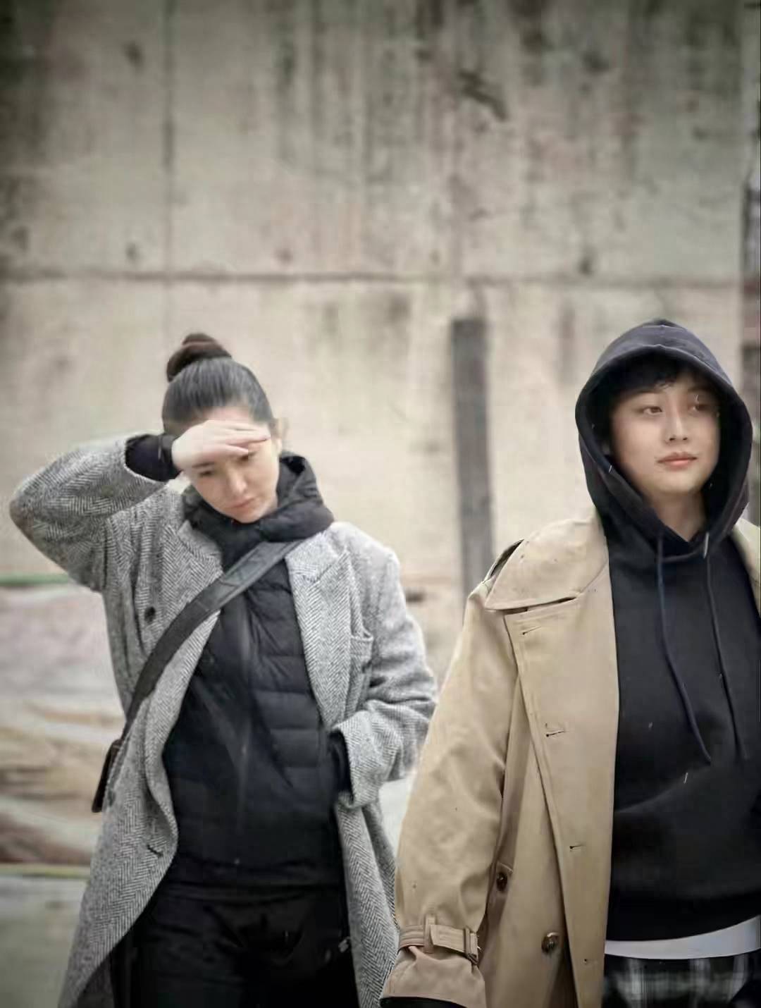 才44岁已白发苍苍,素颜出门这张脸太高级_李佳_时尚_气质