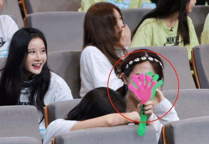 安崎不小心弄坏节目道具,蔡徐坤也太忙了,指导选手还要操心经费_比赛