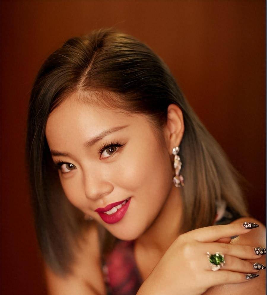 如果范华鹏(田荣的前男友)看到这张照片,估计会后悔吧!