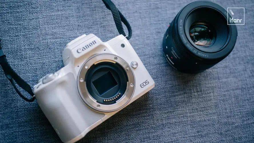 佳能 eos m50 mark ii 是一款热门的入门级无反相机,具备出色的性能