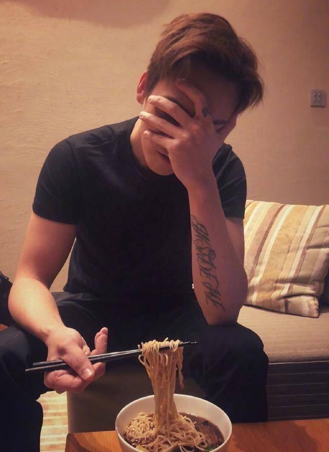 陈伟霆又要吃面了,还拉马思纯一起!
