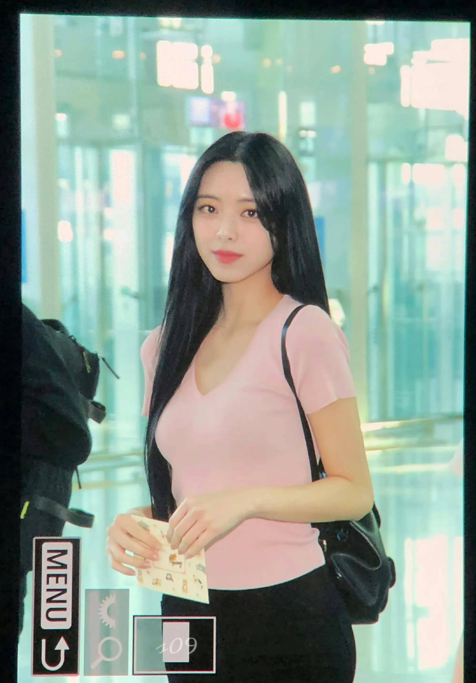 从韩漫中脱颖而出的申有娜,腰臀比无敌,清纯又迷人_上衣_福乐_偶像