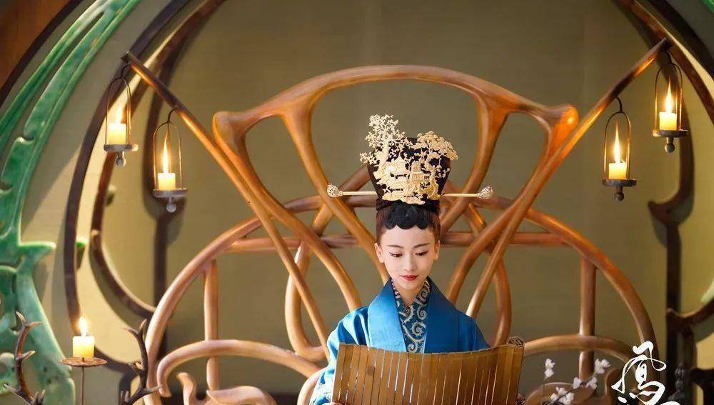 2010年,吴谨言出演了自己的第一部电视剧作品《古今六人行》,从而正式