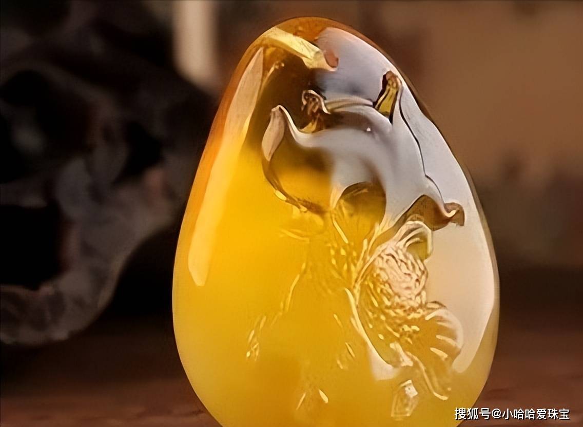 一,浮雕下面和朋友们简单介绍下琥珀蜜蜡的雕刻工艺以及大师手笔下的