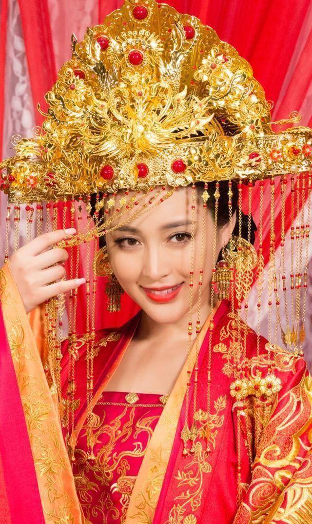 大婚时头戴凤冠珠帘的古装女星,个个美艳动人,她却让人永生难忘_造型