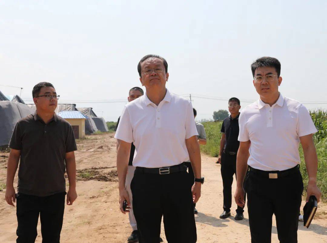 8月29日,忻府区委书记马志强深入忻州创奇综合高中和 东楼乡南肖村