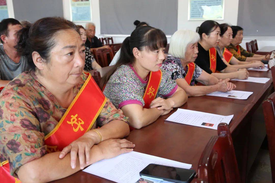 云阳镇云钢社区开展"乡村光荣榜"人物宣传选树活动_模范_道德_建设