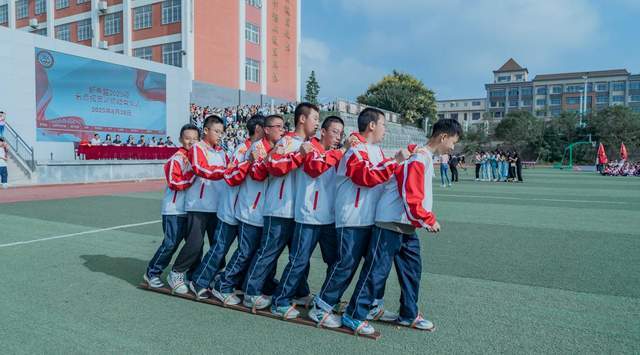 宝鸡新希望中学2023素质拓展训练让新生感受不一样的"第一课"_教育