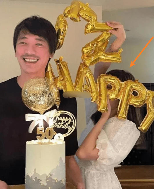 苏见信50岁生日,与前女友weiwei甜蜜依偎,林志颖夫妇出席无悬念_好友