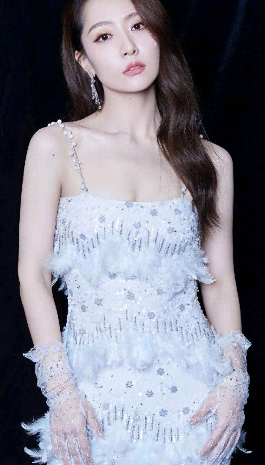 37岁白冰,肤白貌美气质淡雅美得惊艳!_角色_明星_表演