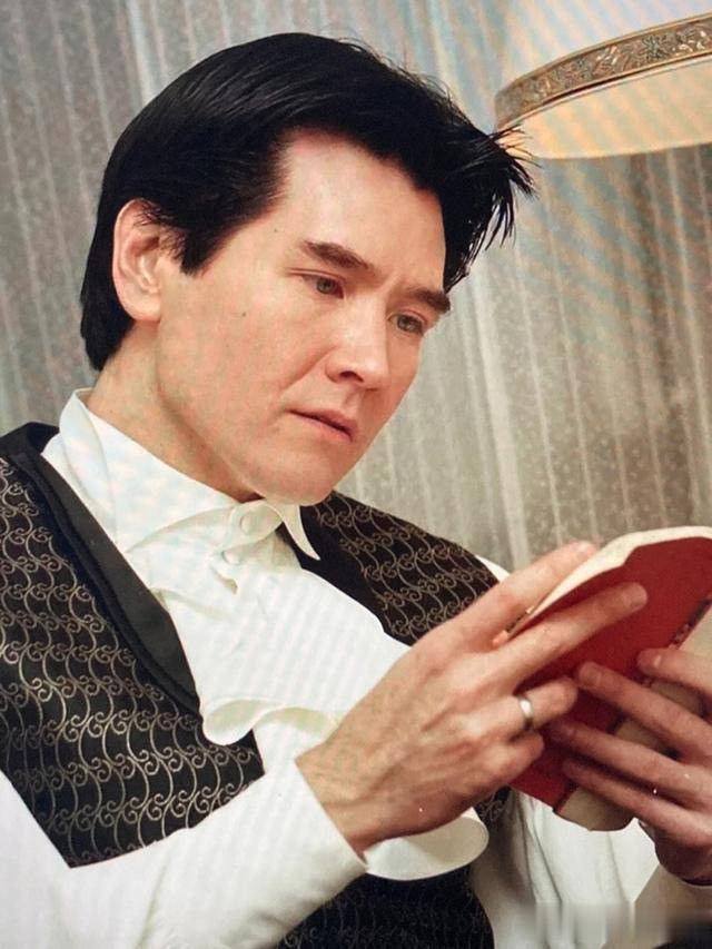 费翔近照,高大威猛,男神至今依旧单身一人,身边只有两只猫陪伴_生活
