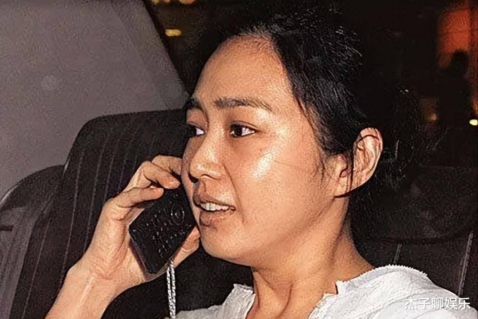 只不过当时的朱丽倩,由于家庭方面的影响,没办法跟刘德华去香港发展