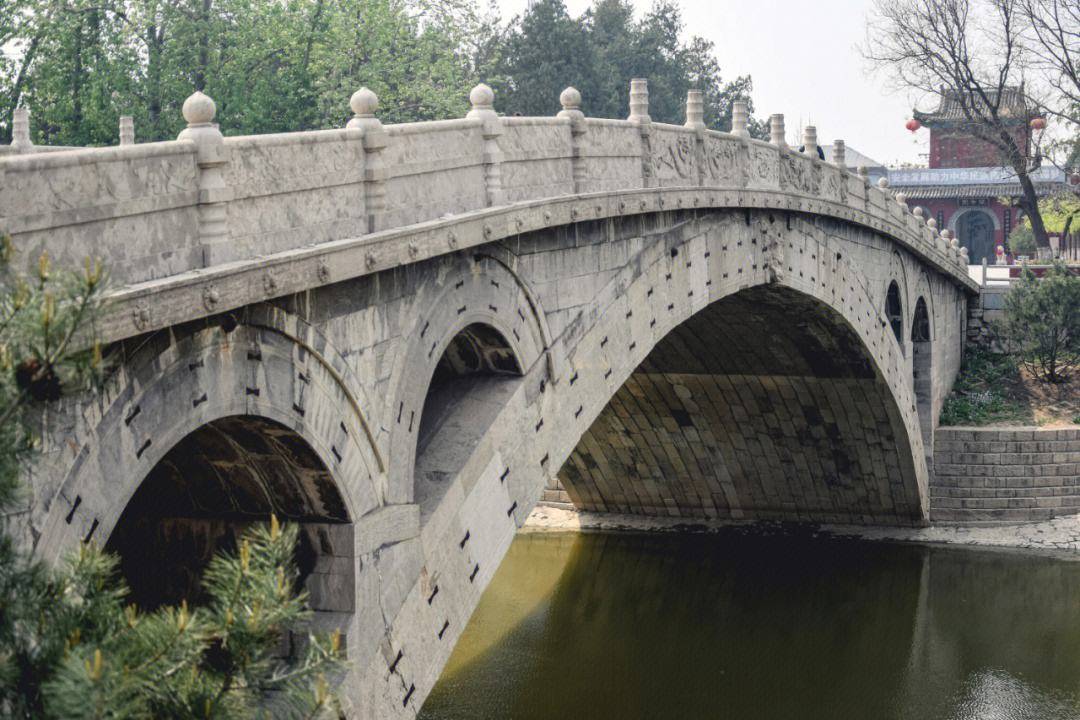 世界上著名的古代石拱桥之一,全长50