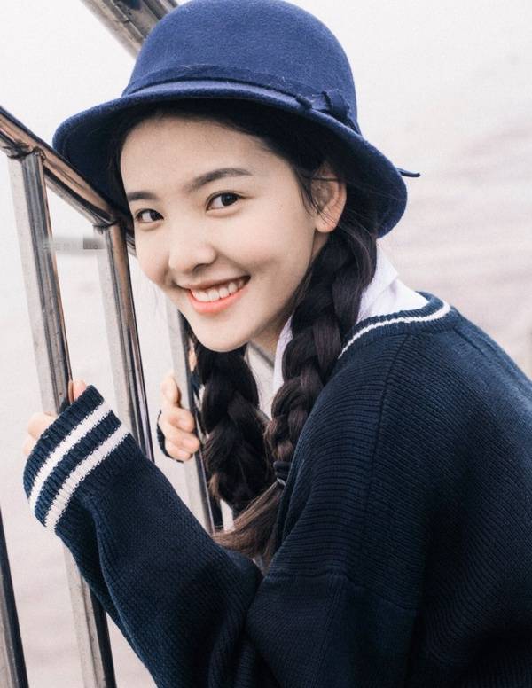 圖片來源:微博图片来源:微博而章若楠2018年以电影处女作《悲伤逆流成