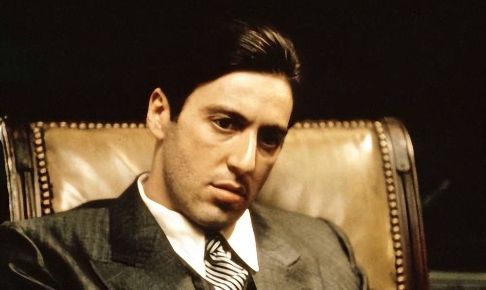 《教父》:一部被称为男人圣经的黑帮电影_家族_里昂_角色