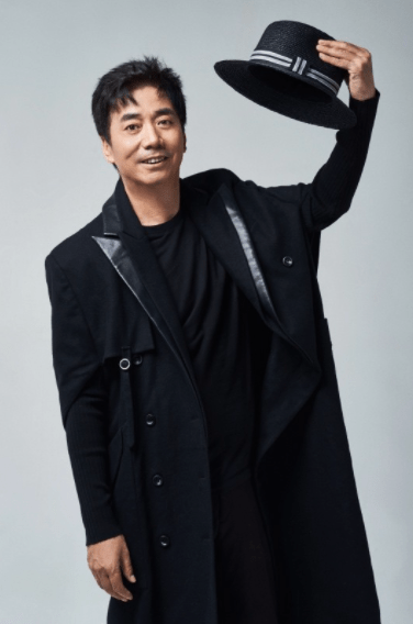 范明一身名牌实则为隐形富豪,并不落魄_网友_老邢_视频