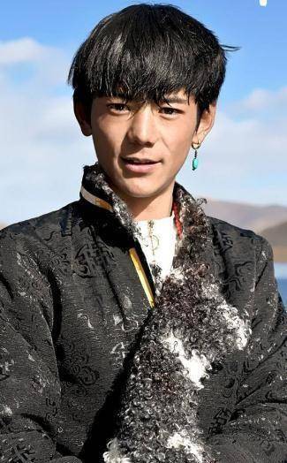 丁真火了的原因_直播_珍珠_平措尼玛