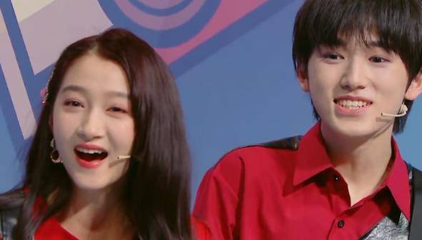 宋亚轩接受惩罚,把头像换成关晓彤丑照,网友:一时竟不知谁在惩罚谁?