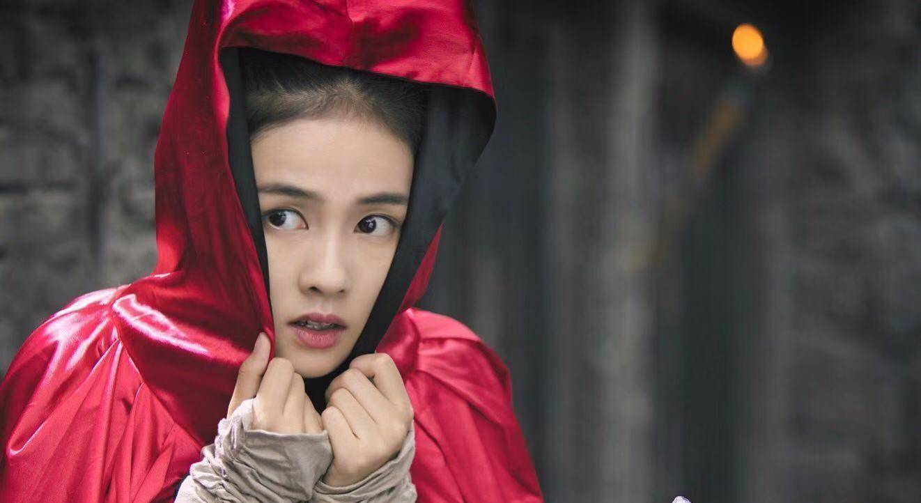 《世界欠我一个初恋》后,白鹿和赖艺花式撒糖,和侯明昊情深缘浅_龙傲