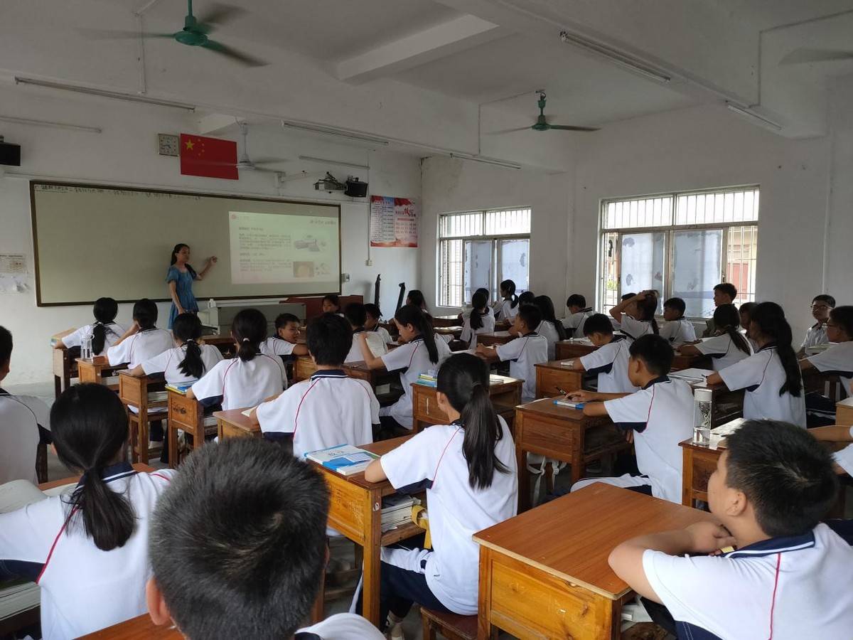 化州市官桥镇官桥中学开展"开学禁毒第一课"主题班会_危害_毒品_教育